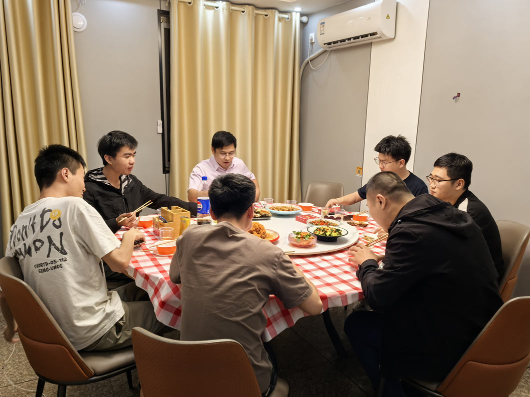 工作之余話(huà)家常，團(tuán)隊(duì)凝聚添動(dòng)力